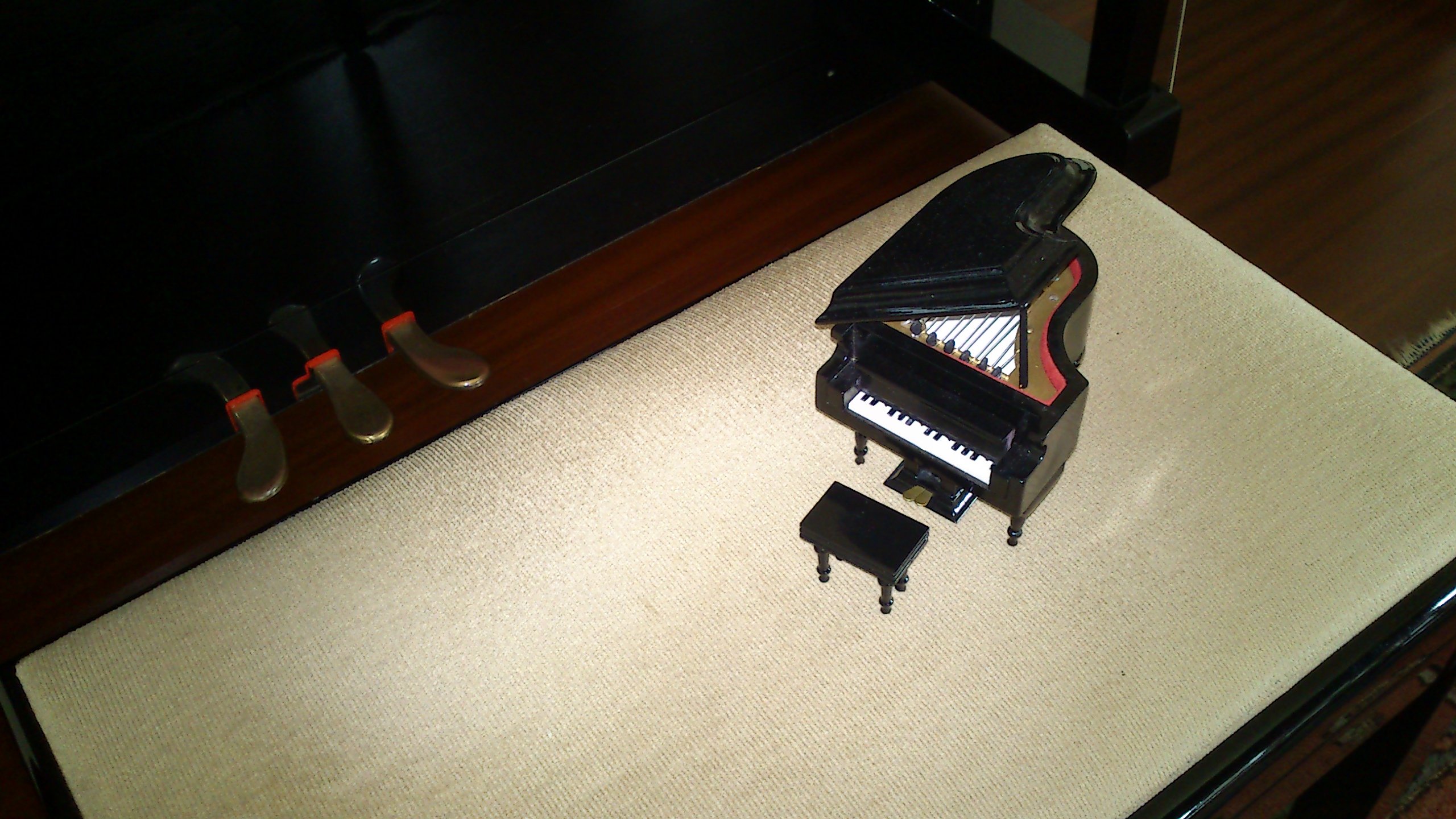 Mini piano